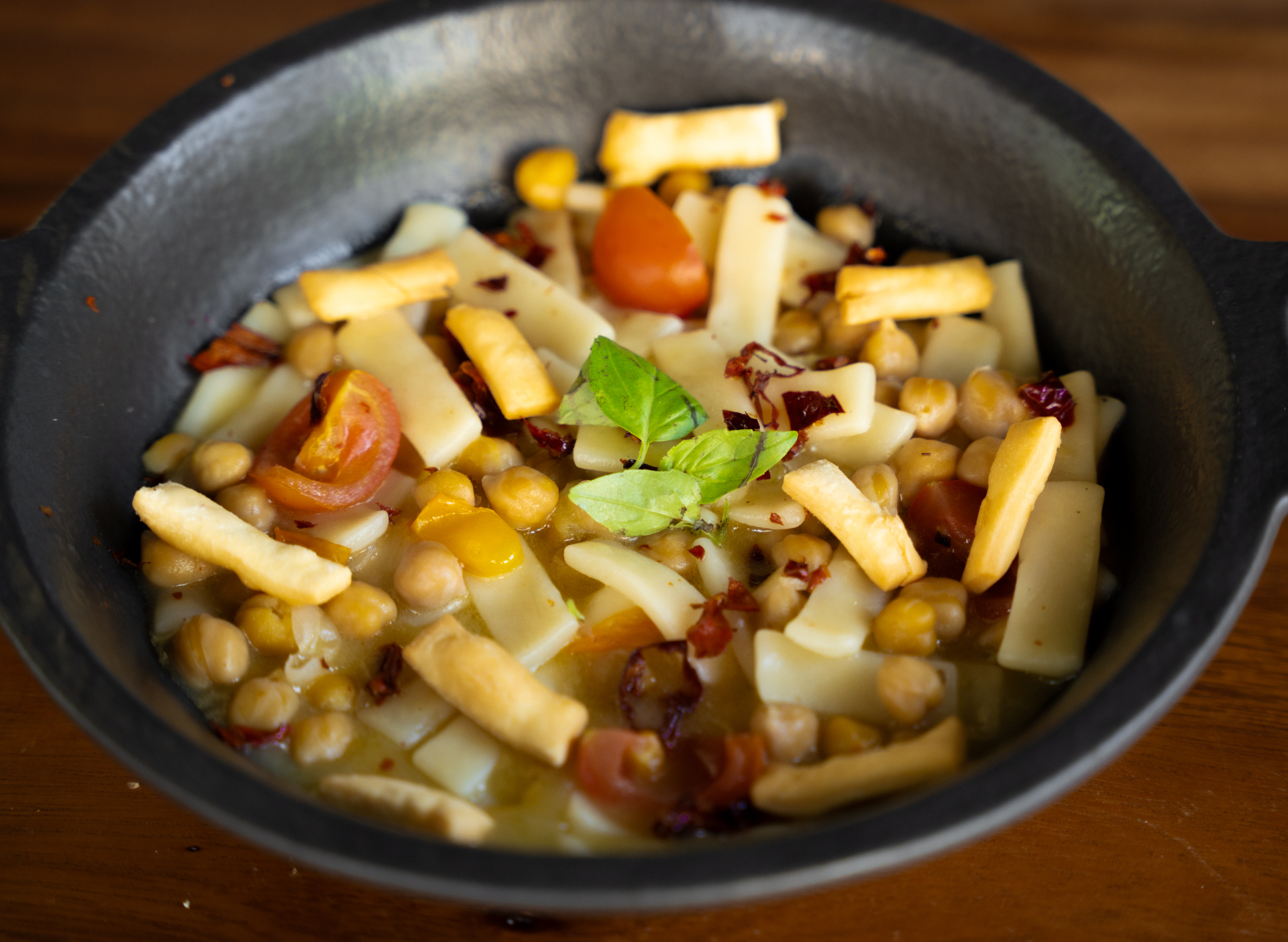 Pasta e ceci con pomodorini