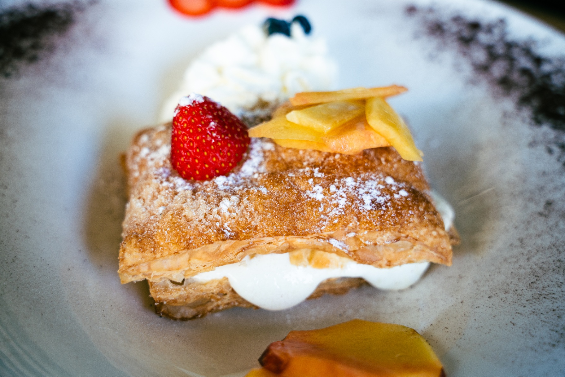 Millefoglie con crema e frutta