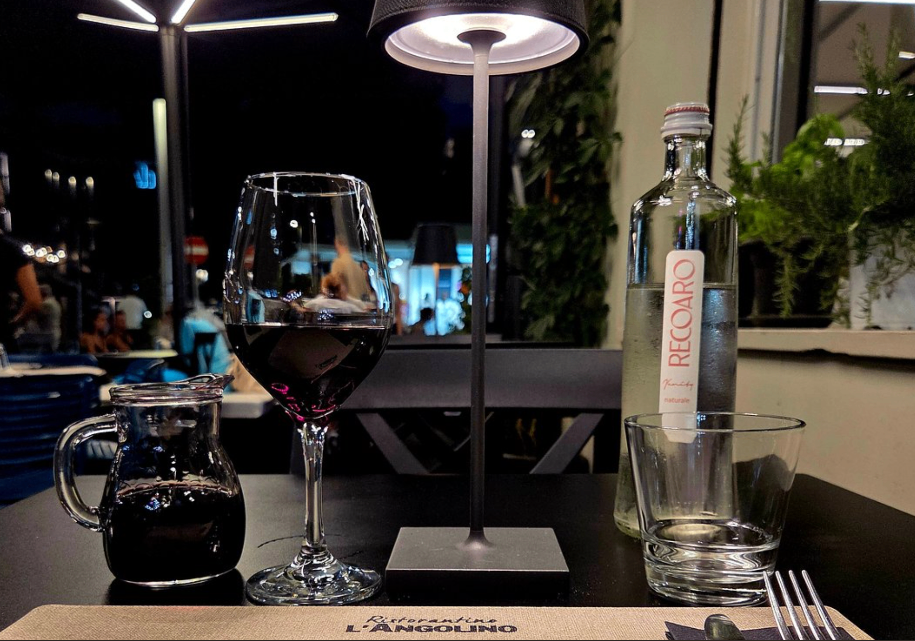 Tavolo apparecchiato al Ristorantino L'Angolino a Riccione